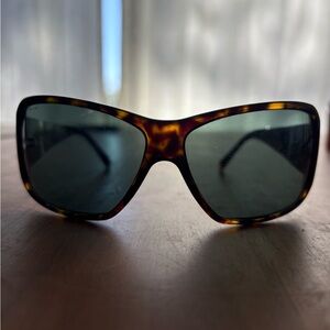 Prada sunglasses SPR 09G, some signs of wear in the framing, minimal scratching